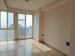 Room in 4 BHK Apartment at Mahagun Mezzaria, Sector 78 – for Rent