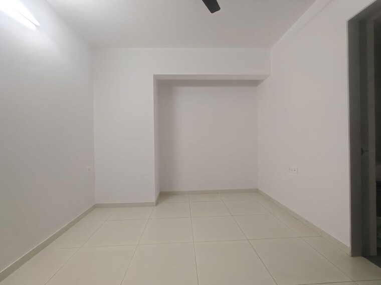 Room, godrej-emerald 1.5 Bedroom 520 Sq.Ft. Apartment In Ghodbunder Road Thane 10594631
