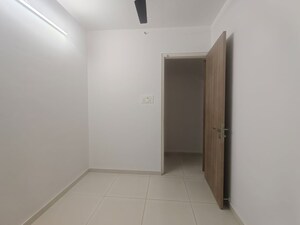 Room in 1.5 BHK Apartment at Godrej Emerald, Ghodbunder Road – for Rent