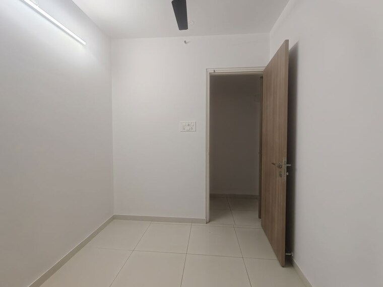 Room, godrej-emerald 1.5 Bedroom 520 Sq.Ft. Apartment In Ghodbunder Road Thane 10594631