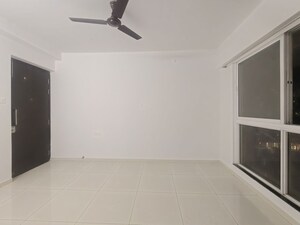 Room in 1.5 BHK Apartment at Godrej Emerald, Ghodbunder Road – for Rent