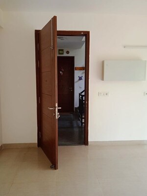 Room in 4 BHK Apartment at Emaar Emerald Floors Premier, Sector 65 – for Rent