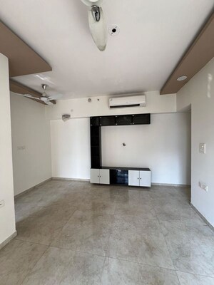 2 BHK Apartment For Rent in Lodha Amara, Kolshet Road