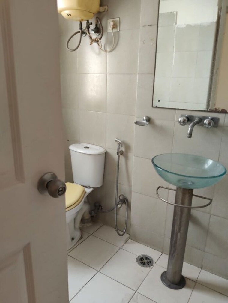 Bathroom, orchid-petals 3 Bedroom 1902 Sq.Ft. Apartment In Sector 49 Gurgaon 10594824