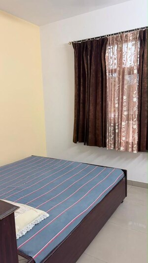 Bedroom in 2 BHK Builder Floor at Phase 4 – for Rent
