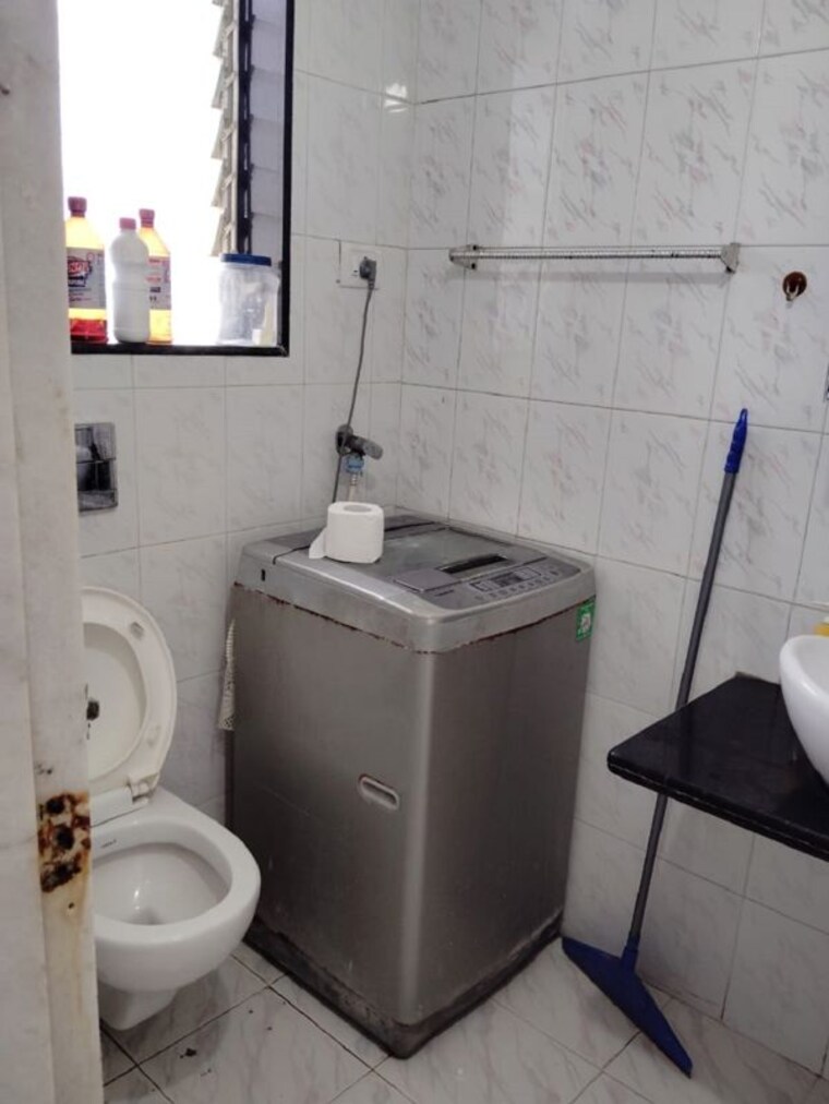 Bathroom, bandra west 2 Bedroom 700 Sq.Ft. Apartment In Bandra West Mumbai 10594853