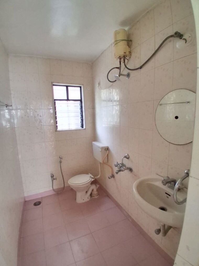 Bathroom, lakshmi-residency-aundh 3 Bedroom 1400 Sq.Ft. Apartment In Aundh Pune 10594852