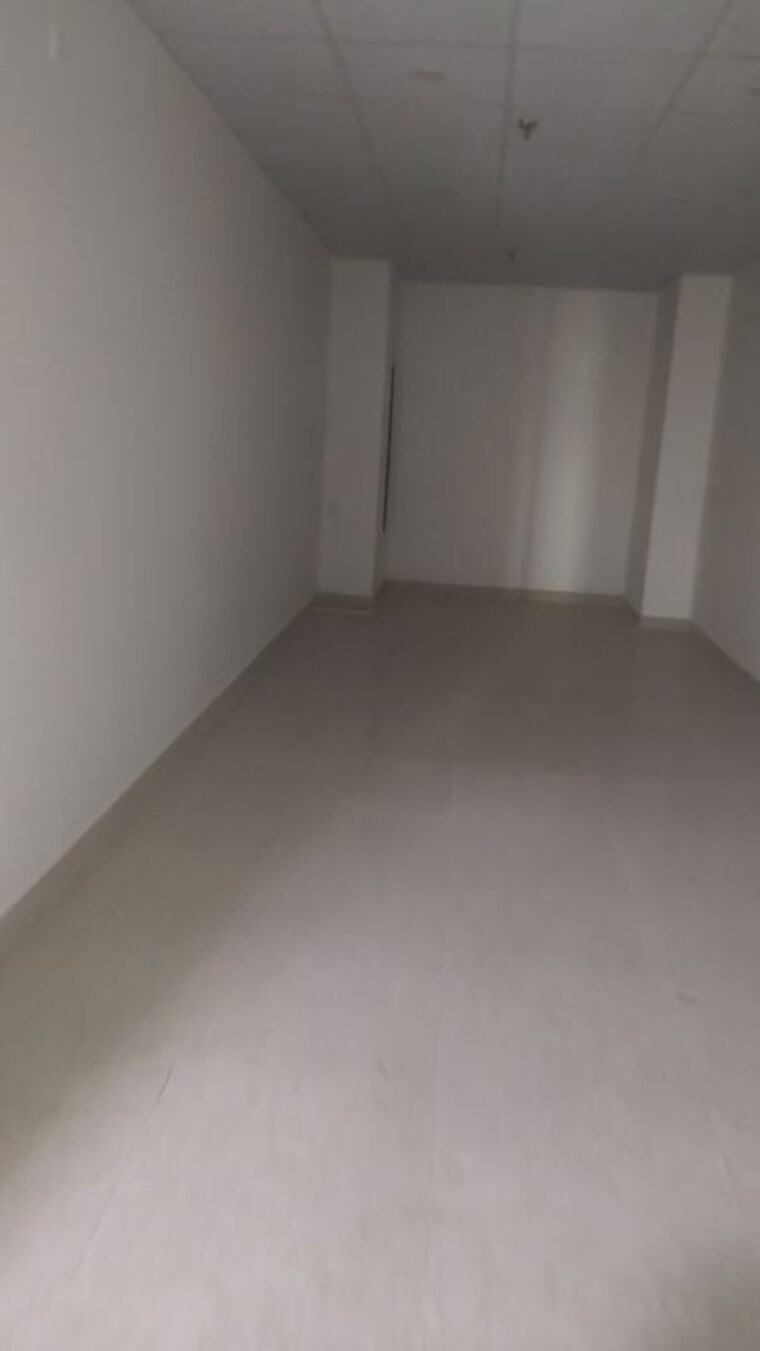 Room, omaxe-sun Commercial Office Space 577 Sq.Ft. In Sector 79 Faridabad 10593683