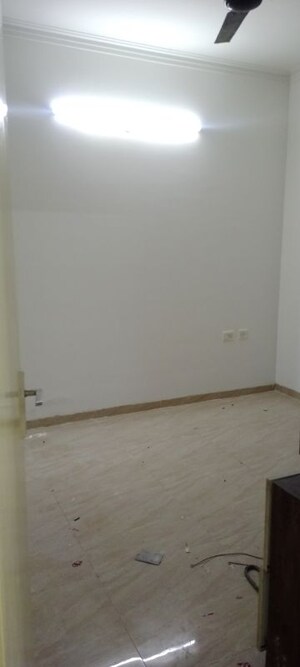 Room in 3 BHK Apartment at Gaur City 2 - 14th Avenue, Sector 16c Greater Noida – for Rent
