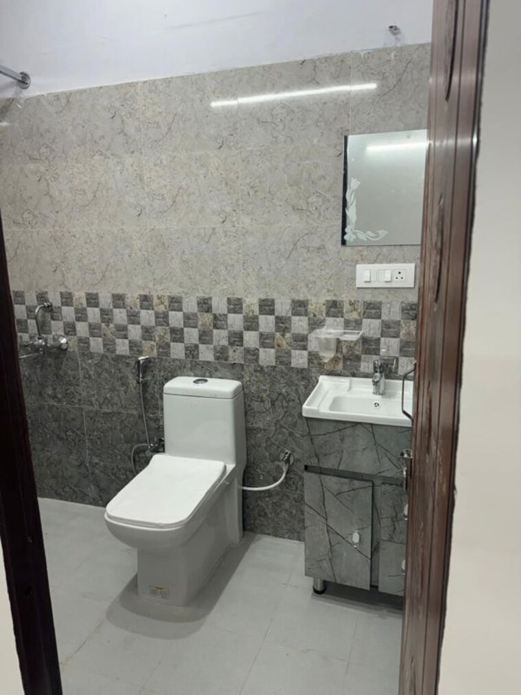 Bathroom, sewla kalan 3 Bedroom 1400 Sq.Ft. Builder Floor In Sewla Kalan Dehradun 10594888