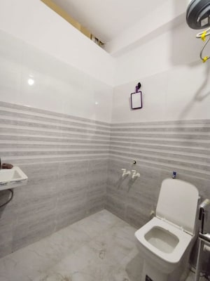 Bathroom in 1 BHK Builder Floor at Neb Sarai – for Rent