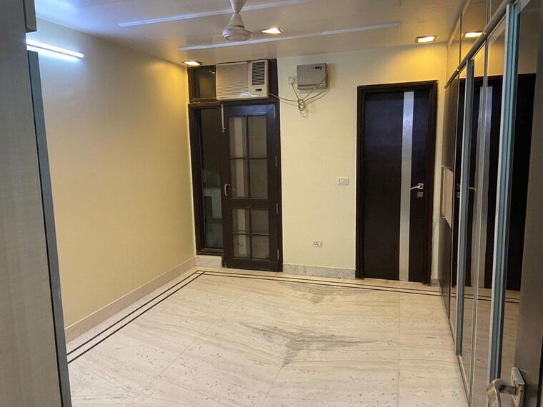 Room, kailash colony 3 Bedroom 200 Sq.Yd. Builder Floor In Kailash Colony Delhi 10594899