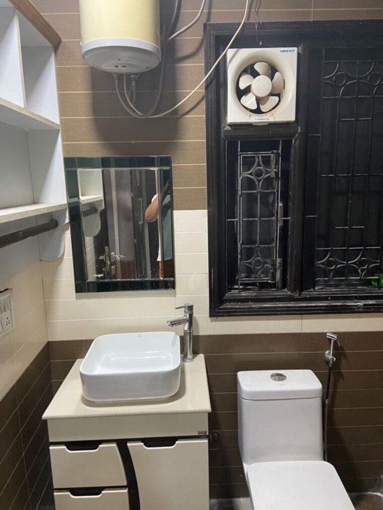 Kitchen, kailash colony 3 Bedroom 200 Sq.Yd. Builder Floor In Kailash Colony Delhi 10594899