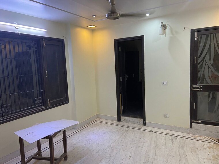 Room, kailash colony 3 Bedroom 200 Sq.Yd. Builder Floor In Kailash Colony Delhi 10594899
