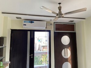 Furnished Amenities in 3 BHK Builder Floor at Kailash Colony – for Rent