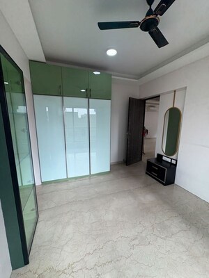 Room in 3 BHK Apartment at Juhu – for Rent