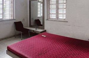 Bedroom in  Pg at Nair Wadi – for Rent