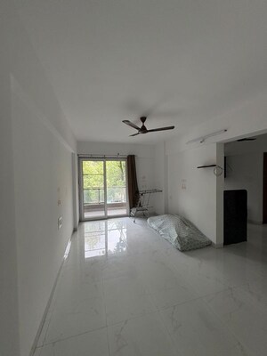 Room in 2 BHK Apartment at Radhika Residency Vishrantwadi, Vishrantwadi – for Rent