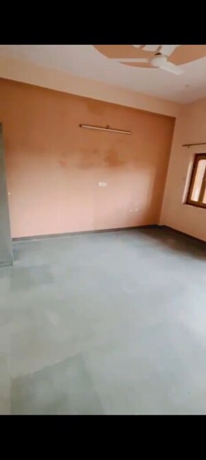 Room in 3 BHK Independent House at Delta Ii Greater Noida – for Rent