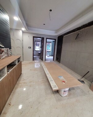 Parking in 3 BHK Builder Floor at Green Fields Colony – for Sale