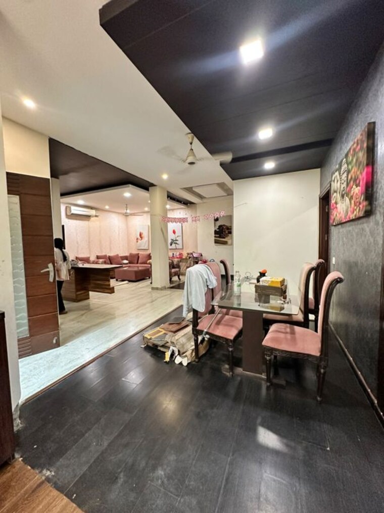 Gym, sector 43 3 Bedroom 1800 Sq.Ft. Builder Floor In Sector 43 Gurgaon 10594982