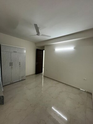 Room in 3.5 BHK Builder Floor at Smart World Gems, Sector 89 – for Rent