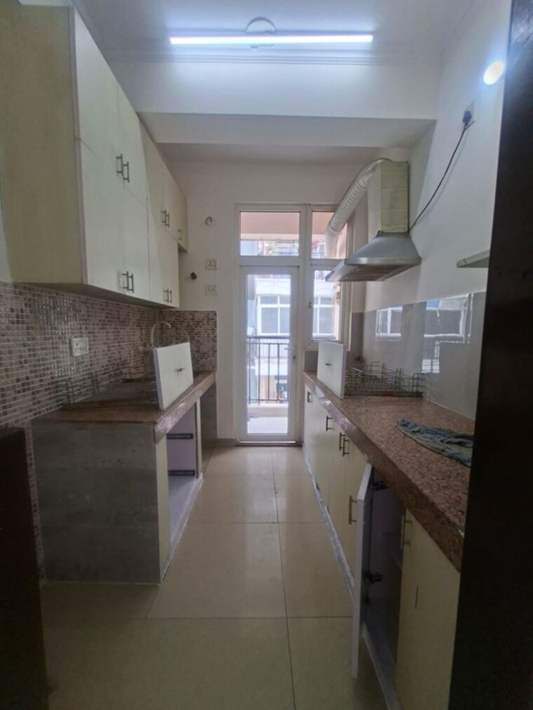 Kitchen, satguru-apartments 3.5 Bedroom 2500 Sq.Ft. Apartment In Sector 52 Gurgaon 10594997