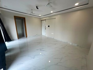 Room in 3 BHK Apartment at Pant Nagar – for Rent