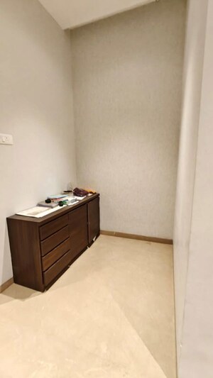 Room in 4 BHK Apartment at Shree Ganesh Darshan CHS Goregaon, Goregaon East – for Rent