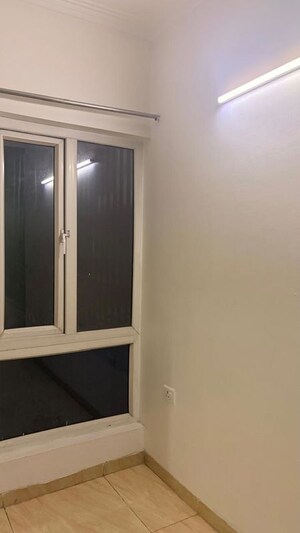 Room in 2 BHK Apartment at Gaur City 2 - 14th Avenue, Sector 16c Greater Noida – for Rent