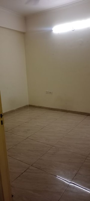 Room in 2 BHK Apartment at Gaur City 2 - 14th Avenue, Sector 16c Greater Noida – for Rent