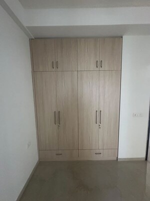 Furnished Amenities in 2.5 BHK Builder Floor at Smart World Orchard, Sector 61 – for Rent