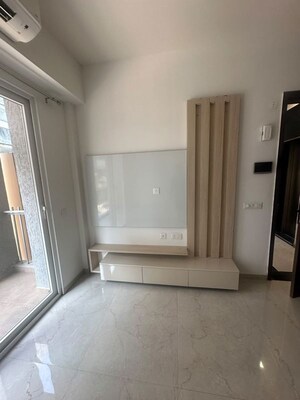 Building Lobby in 2.5 BHK Builder Floor at Smart World Orchard, Sector 61 – for Rent
