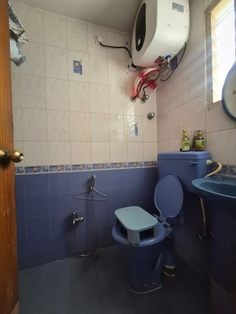 Bathroom, manish-priyamvada-apartments 3 Bedroom 1500 Sq.Ft. Apartment In Btm Layout Bangalore 10489264