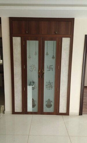 Room in 3 BHK Apartment at Hi Tech City – for Rent