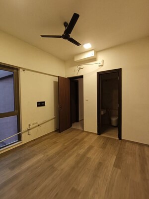Room in 2 BHK Apartment at Sheth Auris Serenity Tower 3, Malad West – for Rent