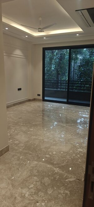 Room in 4 BHK Builder Floor at Kailash Colony – for Sale
