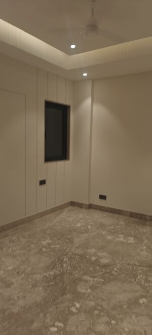 Room in 4 BHK Builder Floor at Kailash Colony – for Sale