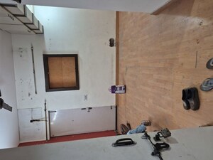 Room in 3 BHK Apartment at Mayur Vihar 1 – for Rent