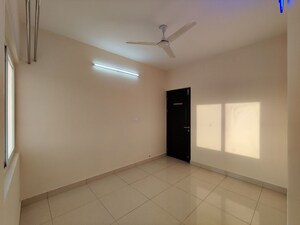 Room in  Apartment at Shriram Luxor, Hennur Road – for Rent