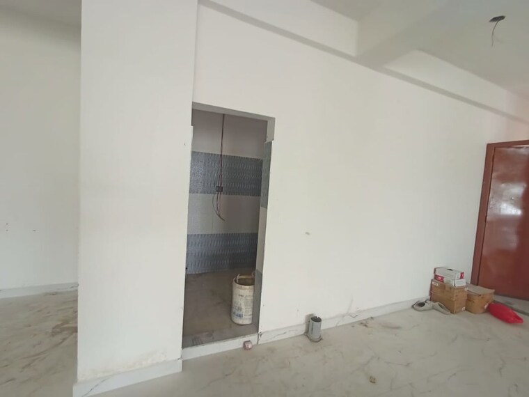 Room, diversion road Commercial Showroom 1500 Sq.Ft. In Diversion Road Dehradun 10585500