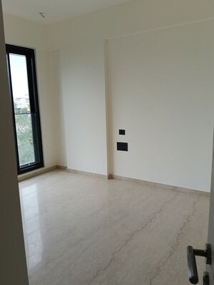 Room in 3 BHK Apartment at MS Gateway, Juhu Road – for Rent