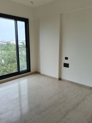 Room in 3 BHK Apartment at MS Gateway, Juhu Road – for Rent