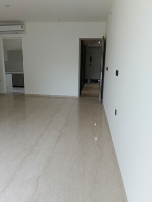 Room in 3 BHK Apartment at MS Gateway, Juhu Road – for Rent