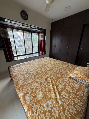 Bedroom in 2 BHK Apartment at Khar West – for Rent
