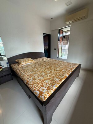 Bedroom in 2 BHK Apartment at Khar West – for Rent