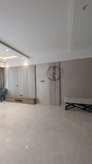 Room in 3.5 BHK Apartment at Marathon Monte South, Byculla West – for Rent