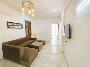Living Room in 2 BHK Builder Floor at Sector 40 – for Rent