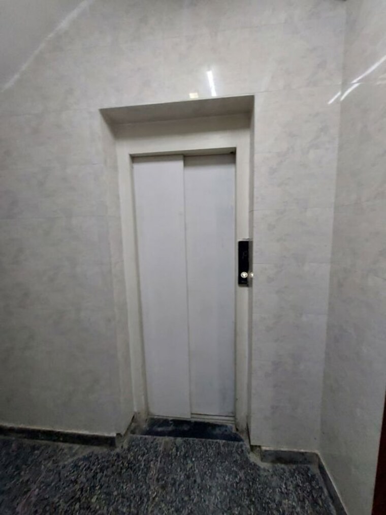 Hall, amar colony Commercial Office Space 900 Sq.Ft. In Amar Colony Delhi 10595338