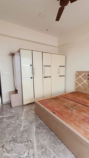 Room in 3 BHK Apartment at Kanakia Miami, Mahim – for Rent